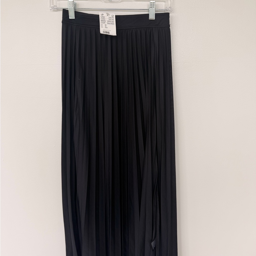 H&M Black Pleated Maxi Skirt